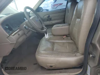 2005 Ford Crown Victoria LX z VIN 2FAFP74W95X147431, wystawiony jako Copart lot #73487374 z przebiegiem 203 107 mil mil oraz Nie do naprawy • Non repairable. Historia ofert i sprzedaży dostępna na DreamBid. Obrazek 7.