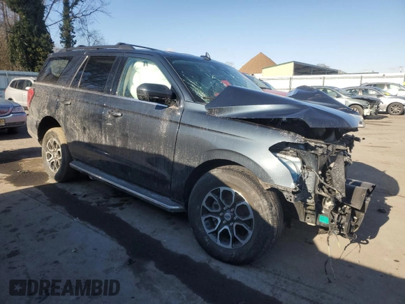 2022 Ford Expedition XLT with VIN 1FMJU1JT3NEA28288, listed as a Copart auction lot 87871685 with 0 mi miles and Salvage Title. Bid and sale history available at carsss.com. Image 4.