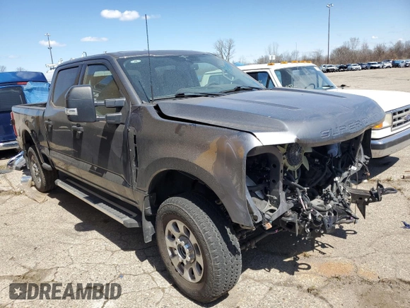 2023 Ford F-250 XL z VIN 1FT7W2BN6PEC14943, wystawiony jako Copart lot #52540055 z przebiegiem 15 451 mil mil oraz Szkoda całkowita • Salvage title. Historia ofert i sprzedaży dostępna na DreamBid. Obrazek 4.