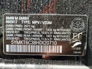 2017 BMW X5 M z VIN 5YMKT6C38H0X20710, wystawiony jako Copart lot #56927285 z przebiegiem 81 524 mil mil oraz Szkody całkowita. Historia ofert i sprzedaży dostępna na DreamBid. Obrazek 13.