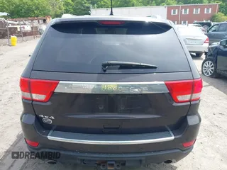 2011 Jeep Grand Cherokee Overland z VIN 1J4RR6GT2BC700758, wystawiony jako IAAI lot #42260235 z przebiegiem 98 609 mil mil oraz . Historia ofert i sprzedaży dostępna na DreamBid. Obrazek 16.
