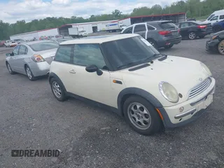 2004 MINI Hardtop z VIN WMWRC33424TC53596, wystawiony jako IAAI lot #42202887 z przebiegiem 237 482 mil mil oraz . Historia ofert i sprzedaży dostępna na DreamBid. Obrazek 1.
