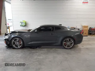 2017 Chevrolet Camaro 2SS z VIN 1G1FH1R78H0101803, wystawiony jako IAAI lot #42331031 z przebiegiem 83 150 mil mil oraz . Historia ofert i sprzedaży dostępna na DreamBid. Obrazek 14.