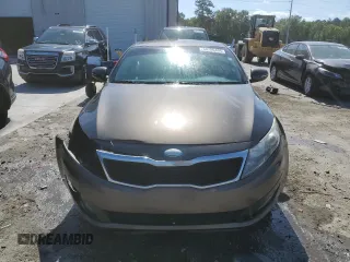 2013 Kia Optima LX z VIN 5XXGM4A74DG197071, wystawiony jako Copart lot #54780495 z przebiegiem 259 830 mil mil oraz Szkoda całkowita • Salvage title. Historia ofert i sprzedaży dostępna na DreamBid. Obrazek 5.