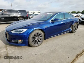 2018 Tesla Model S 75D z VIN 5YJSA1E26JF275221, wystawiony jako Copart lot #61101885 z przebiegiem 122 530 mil mil oraz Szkoda całkowita • Salvage title. Historia ofert i sprzedaży dostępna na DreamBid. Obrazek 1.