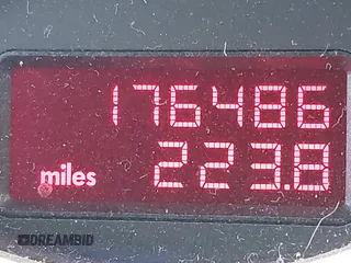 2007 Volkswagen Touareg V6 z VIN WVGZE77L37D001840, wystawiony jako IAAI lot #42323795 z przebiegiem 176 486 mil mil oraz . Historia ofert i sprzedaży dostępna na DreamBid. Obrazek 12.