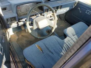 1994 Mitsubishi Mighty Max z VIN JA7LS21G4RP009588, wystawiony jako Copart lot #60519834 z przebiegiem 123 918 mil mil oraz Szkody całkowita. Historia ofert i sprzedaży dostępna na DreamBid. Obrazek 8.