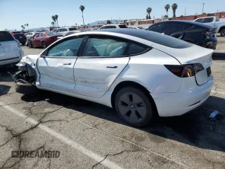 2023 Tesla Model 3 z VIN 5YJ3E1EA5PF401240, wystawiony jako Copart lot #56548895 z przebiegiem 25 188 mil mil oraz Szkoda całkowita • Salvage title. Historia ofert i sprzedaży dostępna na DreamBid. Obrazek 2.