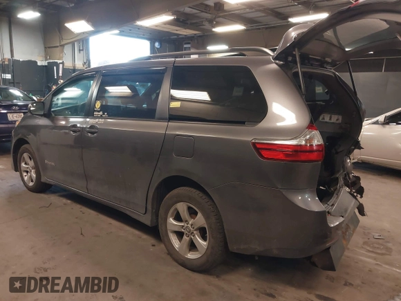 2018 Toyota Sienna LE Auto Access Seat with VIN 5TDKZ3DC3JS906162, listed as a IAAI auction lot 41863331 with 200,655 mi miles. Bid and sale history available at carsss.com. Image 3.