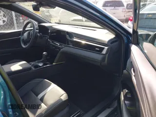 2025 Toyota Camry LE z VIN 4T1DBADK3SU512081, wystawiony jako IAAI lot #41762607 z przebiegiem 6 112 mil mil oraz . Historia ofert i sprzedaży dostępna na DreamBid. Obrazek 5.