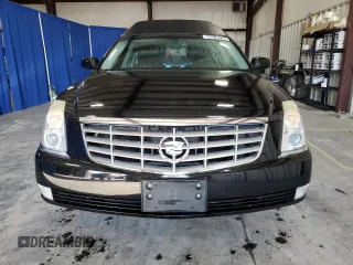 2011 Cadillac DTS Professional Limousine z VIN 1GE7K9C61BU600591, wystawiony jako Copart lot #55618735 z przebiegiem 31 702 mil mil oraz Tytuł czysty. Historia ofert i sprzedaży dostępna na DreamBid. Obrazek 5.