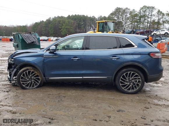 2019 Lincoln Nautilus Reserve with VIN 2LMPJ8LP9KBL14914, listed as a IAAI auction lot 41561348 with 8,887 mi miles. Bid and sale history available at carsss.com. Image 14.