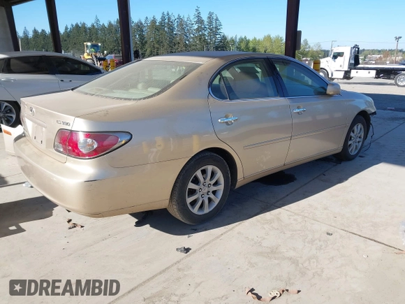2004 Lexus ES 330 with VIN JTHBA30G340003869, listed as a IAAI auction lot 42024907 with 240,425 mi miles. Bid and sale history available at carsss.com. Image 4.
