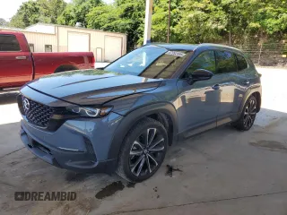 2023 Mazda CX-50 S Premium Plus z VIN 7MMVABEM2PN151736, wystawiony jako Copart lot #57992995 z przebiegiem 23 601 mil mil oraz Szkoda całkowita • Salvage title. Historia ofert i sprzedaży dostępna na DreamBid. Obrazek 1.