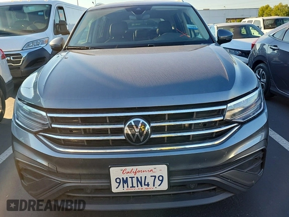 2024 Volkswagen Tiguan SE with VIN 3VV3B7AX5RM107598, listed as a IAAI auction lot 42796418 with 25,762 mi miles and . Bid and sale history available at DreamBid. Image 52.