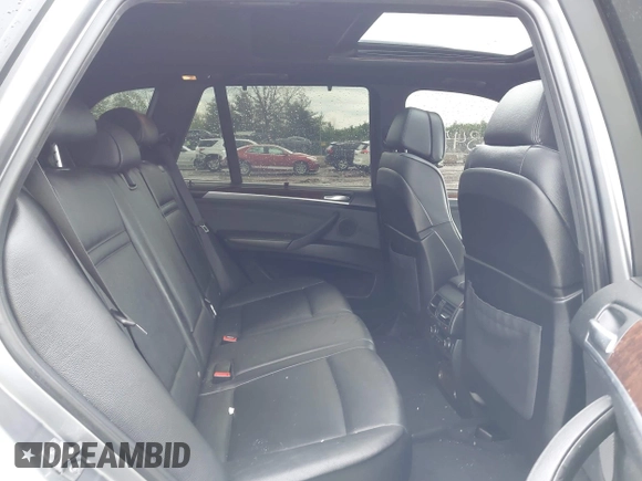 2011 BMW X5 35d z VIN 5UXZW0C52BL661879, wystawiony jako IAAI lot #42121345 z przebiegiem 131 036 mil mil oraz . Historia ofert i sprzedaży dostępna na DreamBid. Obrazek 8.