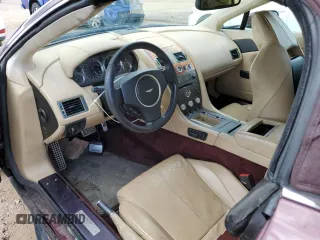 2008 Aston Martin Vantage z VIN SCFBF04B88GD08690, wystawiony jako Copart lot #56514635 z przebiegiem 63 229 mil mil oraz Tytuł czysty. Historia ofert i sprzedaży dostępna na DreamBid. Obrazek 8.