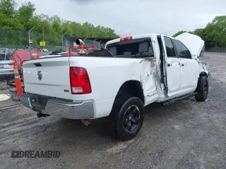 2017 Ram 1500 SLT z VIN 1C6RR7GG9HS736595, wystawiony jako IAAI lot #42230792 z przebiegiem 132 627 mil mil oraz . Historia ofert i sprzedaży dostępna na DreamBid. Obrazek 4.