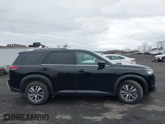 2023 Nissan Pathfinder SL z VIN 5N1DR3CC7PC225860, wystawiony jako IAAI lot #41733202 z przebiegiem 23 118 mil mil oraz . Historia ofert i sprzedaży dostępna na DreamBid. Obrazek 13.