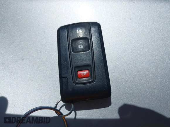 2007 Toyota Prius z VIN JTDKB20U177648885, wystawiony jako IAAI lot #42360348 z przebiegiem Nie podano mil oraz . Historia ofert i sprzedaży dostępna na DreamBid. Obrazek 11.