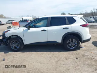 2024 Nissan Rogue S z VIN 5N1BT3AB3RC677097, wystawiony jako IAAI lot #41676397 z przebiegiem 19 552 mil mil oraz . Historia ofert i sprzedaży dostępna na DreamBid. Obrazek 14.