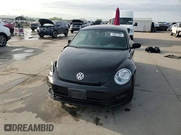 2014 Volkswagen Beetle Entry z VIN 3VWF17AT4EM641582, wystawiony jako Copart lot #50631035 z przebiegiem 121 461 mil mil oraz Szkoda całkowita • Salvage title. Historia ofert i sprzedaży dostępna na DreamBid. Obrazek 14.