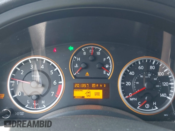 2008 Nissan Armada SE z VIN 5N1AA08D38N626919, wystawiony jako IAAI lot #42404128 z przebiegiem 201 357 mil mil oraz . Historia ofert i sprzedaży dostępna na DreamBid. Obrazek 7.