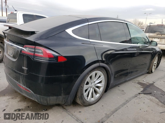 2017 Tesla Model X 90D z VIN 5YJXCBE2XHF060912, wystawiony jako Copart lot #85946834 z przebiegiem 135 277 mil mil oraz Szkoda całkowita • Salvage title. Historia ofert i sprzedaży dostępna na DreamBid. Obrazek 3.