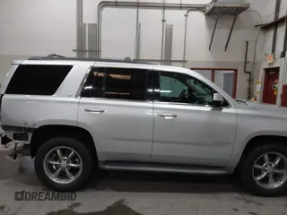 2015 Chevrolet Tahoe LT z VIN 1GNSKBKC7FR255956, wystawiony jako IAAI lot #42310560 z przebiegiem 215 968 mil mil oraz . Historia ofert i sprzedaży dostępna na DreamBid. Obrazek 14.