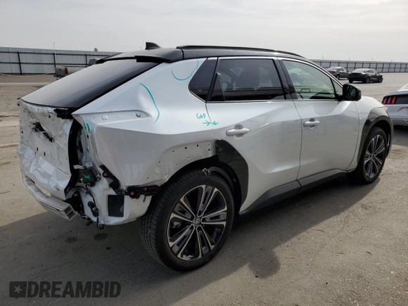 2023 Subaru Solterra Premium z VIN JTMABABA2PA003481, wystawiony jako Copart lot #77875784 z przebiegiem 8 522 mil mil oraz Szkoda całkowita • Salvage title. Historia ofert i sprzedaży dostępna na DreamBid. Obrazek 3.
