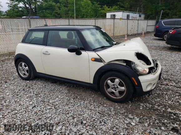 2008 MINI Hardtop with VIN WMWMF33508TT65360, listed as a Copart auction lot 58693445 with 105,783 mi miles and Salvage title. Bid and sale history available at DreamBid. Image 4.