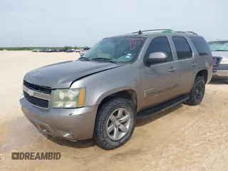 2009 Chevrolet Tahoe 2LT z VIN 1GNEC23369R181474, wystawiony jako IAAI lot #42222270 z przebiegiem 259 621 mil mil oraz . Historia ofert i sprzedaży dostępna na DreamBid. Obrazek 2.