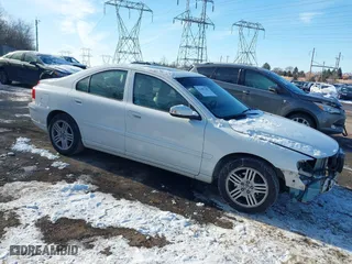 2009 Volvo S60 2.5T with VIN YV1RS592992734926, listed as a IAAI auction lot 41407287 with 124,673 mi miles. Bid and sale history available at carsss.com. Image 1.