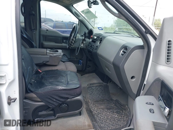 2004 Ford F-150 XLT with VIN 1FTPW12534KD74981, listed as a IAAI auction lot 42086802 with 323,592 mi miles. Bid and sale history available at carsss.com. Image 5.