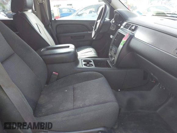 2012 Chevrolet Tahoe Commercial z VIN 1GNLC2E02CR315009, wystawiony jako IAAI lot #42525280 z przebiegiem 232 254 mil mil oraz . Historia ofert i sprzedaży dostępna na DreamBid. Obrazek 5.