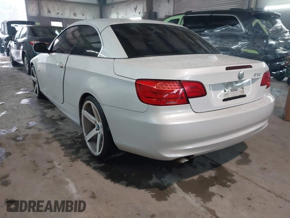 2012 BMW 3 Series 328i z VIN WBADW3C5XCE823077, wystawiony jako IAAI lot #41552466 z przebiegiem 133 228 mil mil oraz . Historia ofert i sprzedaży dostępna na DreamBid. Obrazek 3.