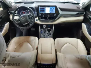 2022 Toyota Highlander Platinum with VIN 5TDFZRBH5NS255058, listed as a Copart auction lot 49701335 with 22,770 mi miles and Salvage Title. Bid and sale history available at carsss.com. Image 8.