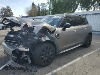 2018 MINI Countryman Cooper S with VIN WMZYT3C38J3E00263, listed as a Copart auction lot 41866005 with 0 mi miles and Salvage Title. Bid and sale history available at carsss.com. Image 1.