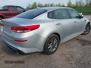 2020 Kia Optima LX z VIN 5XXGT4L38LG444734, wystawiony jako IAAI lot #42220277 z przebiegiem 56 105 mil mil oraz . Historia ofert i sprzedaży dostępna na DreamBid. Obrazek 4.