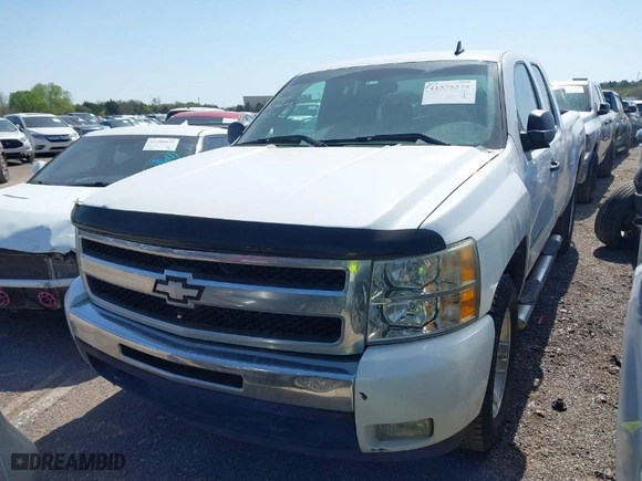 2011 Chevrolet Silverado 1500 LT with VIN 1GCRKSE30BZ450651, listed as a IAAI auction lot 41575279 with 277,690 mi miles. Bid and sale history available at carsss.com. Image 2.