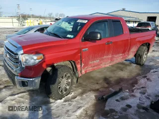 2017 Toyota Tundra SR z VIN 5TFUY5F12HX636624, wystawiony jako Copart lot #48390015 z przebiegiem 72 903 mil mil oraz Szkoda całkowita • Salvage title. Historia ofert i sprzedaży dostępna na DreamBid. Obrazek 1.
