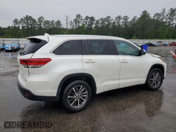 2018 Toyota Highlander SE z VIN 5TDKZRFH2JS265873, wystawiony jako Copart lot #56623075 z przebiegiem 202 427 mil mil oraz Szkoda całkowita • Salvage title. Historia ofert i sprzedaży dostępna na DreamBid. Obrazek 3.
