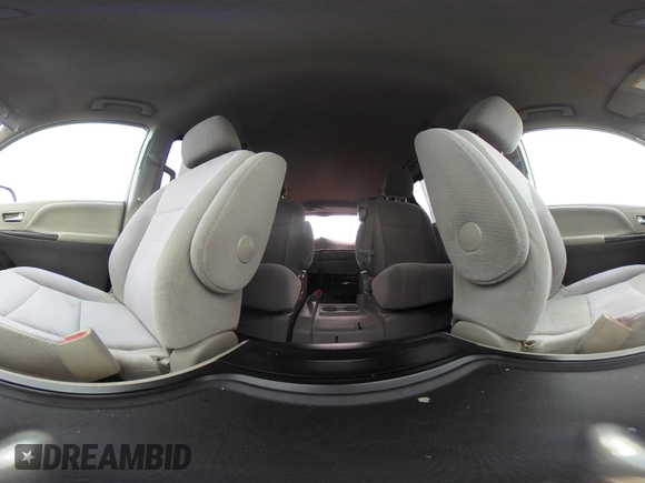 2018 Toyota Sienna LE Auto Access Seat with VIN 5TDKZ3DC1JS953593, listed as a IAAI auction lot 41478930 with 171,792 mi miles. Bid and sale history available at carsss.com. Image 17.