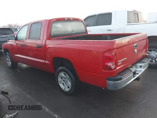 2005 Dodge Dakota SLT z VIN 1D7HE48K85S297456, wystawiony jako IAAI lot #41538482 z przebiegiem 192 229 mil mil oraz . Historia ofert i sprzedaży dostępna na DreamBid. Obrazek 3.