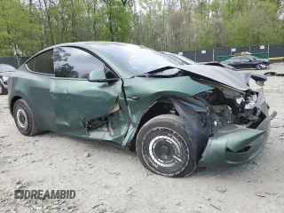 2024 Tesla Model Y Long Range z VIN 7SAYGAEEXRF987104, wystawiony jako Copart lot #54056015 z przebiegiem 24 027 mil mil oraz Szkoda całkowita • Salvage title. Historia ofert i sprzedaży dostępna na DreamBid. Obrazek 4.