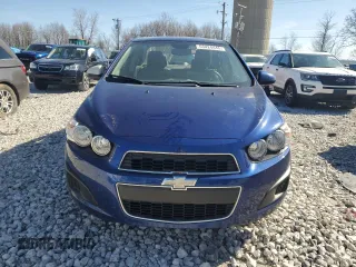 2013 Chevrolet Sonic LS z VIN 1G1JA5SH4D4170385, wystawiony jako Copart lot #53424445 z przebiegiem 73 063 mil mil oraz Czysty tytuł • Clean title. Historia ofert i sprzedaży dostępna na DreamBid. Obrazek 5.