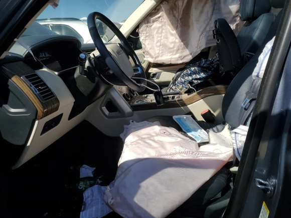 2019 Land Rover Range Rover с VIN SALGS5RE7KA527799, выставлен на аукционе Copart как лот 83601324 с пробегом 38 231 миль миль и Списание • Salvage title. История ставок и продаж доступна на DreamBid. Изображение 7.