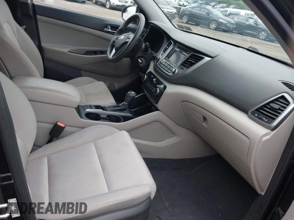 2016 Hyundai Tucson SE z VIN KM8J3CA45GU041303, wystawiony jako IAAI lot #42463591 z przebiegiem 96 516 mil mil oraz . Historia ofert i sprzedaży dostępna na DreamBid. Obrazek 5.
