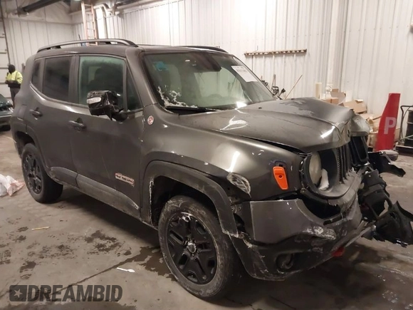 2018 Jeep Renegade Trailhawk with VIN ZACCJBCB7JPG85967, listed as a IAAI auction lot 41611403 with 70,073 mi miles. Bid and sale history available at carsss.com. Image 1.