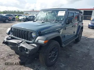 2024 Jeep Wrangler Willys с VIN 1C4PJXDG8RW334590, выставлен на аукционе IAAI как лот 42483813 с пробегом 8 575 миль миль и . История ставок и продаж доступна на DreamBid. Изображение 17.